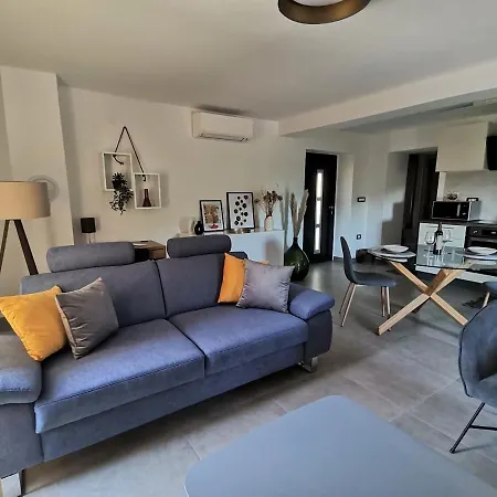 Casa Zonti アパート カンファナル